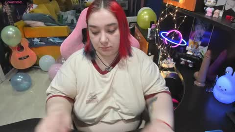 Snapshot of softie_sofy chatting on 03-08-25, 03:06 Sofie online show from 03-08-25, 03:06