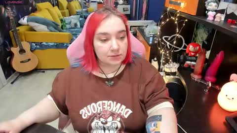 Snapshot of softie_sofy chatting on 03-11-25, 06:53 Sofie online show from 03-11-25, 06:53