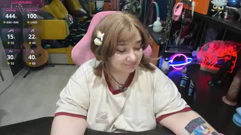 Snapshot of softie_sofy chatting on 09-12-25, 01:17 Sofie online show from 09-12-25, 01:17