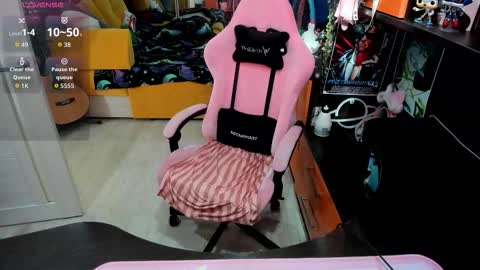 Snapshot of softie_sofy chatting on 09-16-25, 03:18 Sofie online show from 09-16-25, 03:18