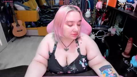 Snapshot of softie_sofy chatting on 09-17-25, 02:24 Sofie online show from 09-17-25, 02:24