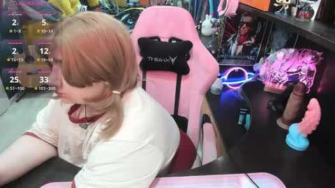 Snapshot of softie_sofy chatting on 09-27-25, 02:38 Sofie online show from 09-27-25, 02:38