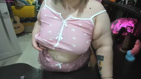 Snapshot of softie_sofy chatting on 09-28-25, 02:17 Sofie online show from 09-28-25, 02:17