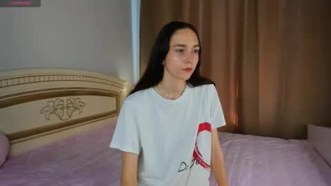 Snapshot of softiedream chatting on 09-28-25, 07:25 Elly online show from 09-28-25, 07:25