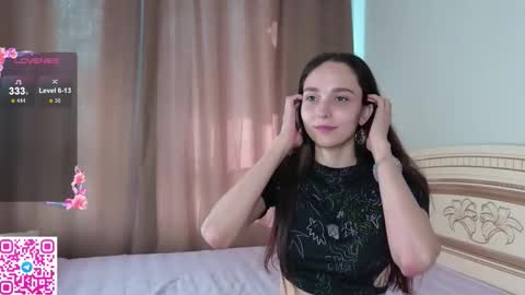 Snapshot of softiedream chatting on 10-03-25, 06:54 Elly online show from 10-03-25, 06:54