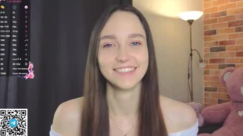 Snapshot of softiedream chatting on 11-10-25, 06:12 Elly online show from 11-10-25, 06:12