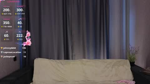 Elly online show from 04-25-26, 01:41