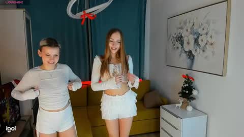 Vanessa online show from 12-17-25, 03:51