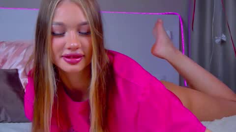 Snapshot of softttide chatting on 02-19-26, 03:52 softttide online show from 02-19-26, 03:52