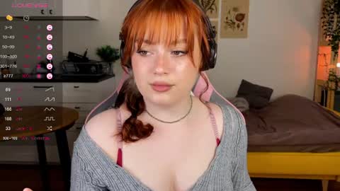 Snapshot of sofy_benson chatting on 06-24-26, 01:43 Sofy online show from 06-24-26, 01:43