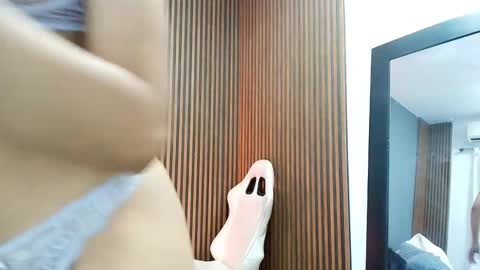 sofy west online show from 09-18-25, 10:34