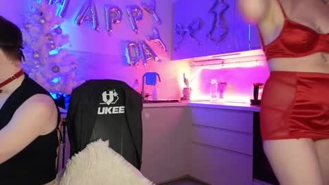 Snapshot of sofyandmike chatting on 01-12-26, 08:58 SOFYandMIKE online show from 01-12-26, 08:58