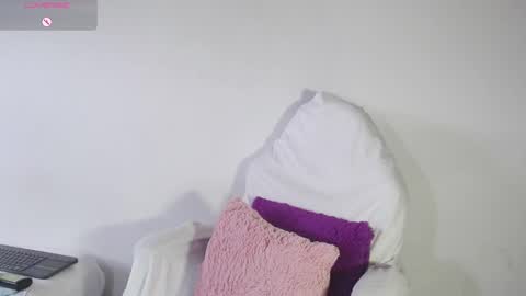 Snapshot of sol_rous chatting on 05-29-26, 03:21 online show from 05-29-26, 03:21