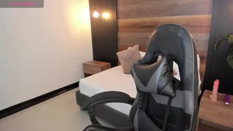 Snapshot of sol_valeria chatting on 10-27-25, 07:07 V A L E R I A online show from 10-27-25, 07:07