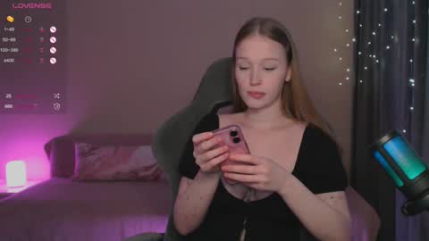 Snapshot of solanochka chatting on 12-23-25, 10:24 Jennifer Jenny Jen online show from 12-23-25, 10:24