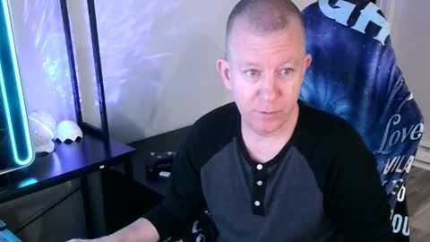 Snapshot of solarlunar1 chatting on 09-21-25, 03:35 just ask online show from 09-21-25, 03:35