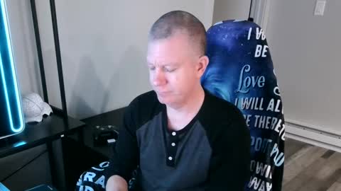 Snapshot of solarlunar1 chatting on 09-22-25, 04:09 just ask online show from 09-22-25, 04:09