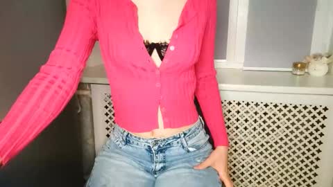 Snapshot of solarstay chatting on 12-14-25, 06:34 Hanna online show from 12-14-25, 06:34