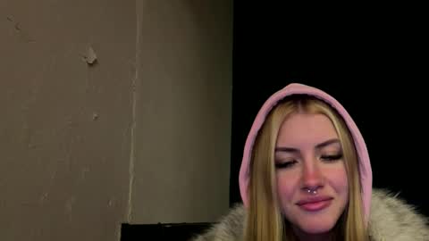 Snapshot of soledadrozzi chatting on 01-08-26, 04:31 Daria online show from 01-08-26, 04:31