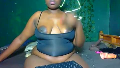Snapshot of sollybunny chatting on 06-25-26, 04:01 Solly bunny online show from 06-25-26, 04:01