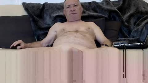 Snapshot of soloman7 chatting on 10-28-25, 05:11 jeff online show from 10-28-25, 05:11