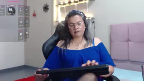 Snapshot of solveganaciente chatting on 11-14-25, 04:11 solveganaciente online show from 11-14-25, 04:11