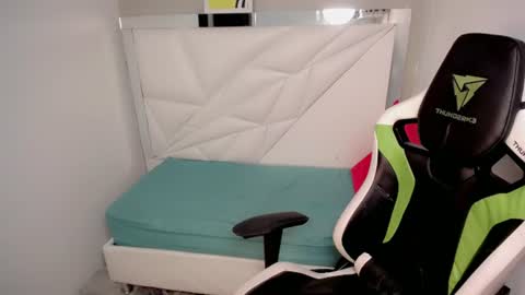 ESTEBAN online show from 06-30-26, 05:08