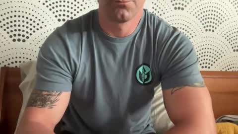 Snapshot of some_guy00 chatting on 11-17-25, 06:03 Some guy00 online show from 11-17-25, 06:03