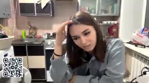 Snapshot of somerfrieler chatting on 11-27-25, 02:30 Hello My name is Jane im new model here and little but shy but curious. online show from 11-27-25, 02:30