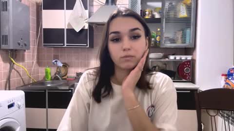 Snapshot of somerfrieler chatting on 12-01-25, 03:50 Hello My name is Jane im new model here and little but shy but curious. online show from 12-01-25, 03:50