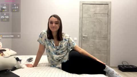 Snapshot of somerfrieler chatting on 12-15-25, 01:59 Hello My name is Jane im new model here and little but shy but curious. online show from 12-15-25, 01:59