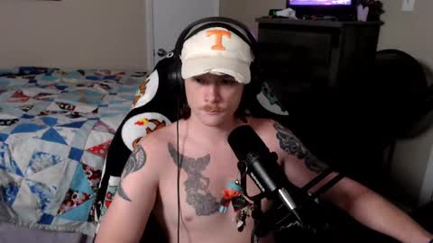 Snapshot of somethinqfunny chatting on 12-19-24, 02:56 Lover Boi online show from 12-19-24, 02:56