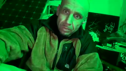 Snapshot of son_e_blacc chatting on 02-13-25, 08:45 Soni online show from 02-13-25, 08:45