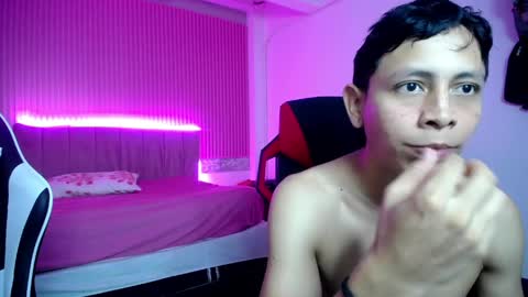 sonic_jess07 online show from 04-09-26, 08:09