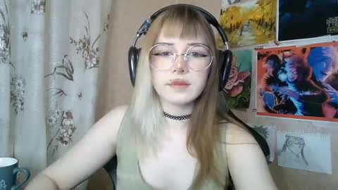Mila online show from 05-27-26, 04:15