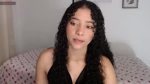 Snapshot of sophi_baby chatting on 10-23-25, 05:18 Sophi baby online show from 10-23-25, 05:18