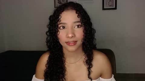 Snapshot of sophi_baby chatting on 11-21-25, 04:22 Sophi baby online show from 11-21-25, 04:22