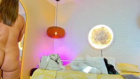 sophi_cooper29 online show from 05-25-26, 07:31