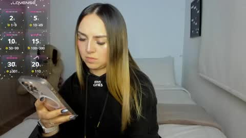 Snapshot of sophi_moreno chatting on 04-28-26, 01:59 Sofi online show from 04-28-26, 01:59