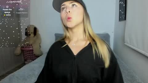 Snapshot of sophi_moreno chatting on 05-14-26, 01:12 Sofi online show from 05-14-26, 01:12