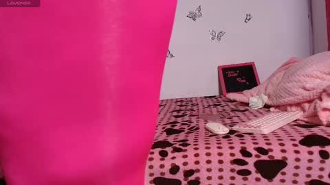 Snapshot of sophi_tay chatting on 03-11-25, 02:10 Sophi Tay online show from 03-11-25, 02:10
