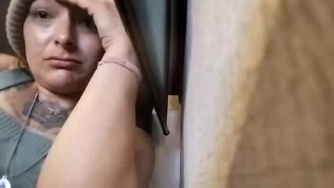 Snapshot of sophia1lux chatting on 12-05-25, 01:03 sophia1lux online show from 12-05-25, 01:03