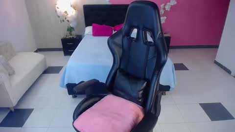 sophia_brunette21 online show from 09-18-25, 11:45