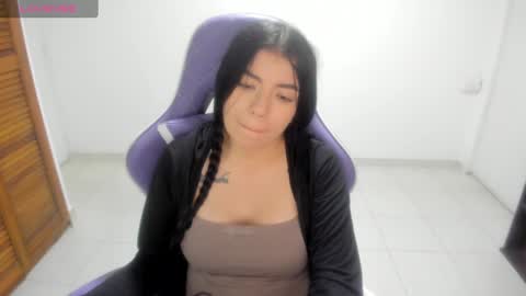 Snapshot of sophia_cossio2 chatting on 09-18-25, 08:00 Sara Sophia online show from 09-18-25, 08:00