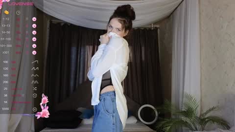 Sophia online show from 01-06-25, 05:08