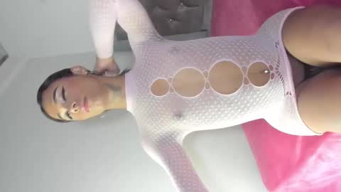 sophia_horny19 online show from 10-25-25, 06:43