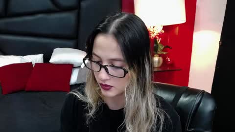 Snapshot of sophia_loreenn chatting on 01-10-25, 11:33 Sofia online show from 01-10-25, 11:33