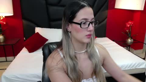 Snapshot of sophia_loreenn chatting on 01-14-25, 02:11 Sofia online show from 01-14-25, 02:11