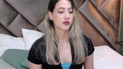 Snapshot of sophia_loreenn chatting on 02-13-25, 11:28 Sofia online show from 02-13-25, 11:28