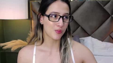 Snapshot of sophia_loreenn chatting on 02-24-25, 02:48 Sofia online show from 02-24-25, 02:48